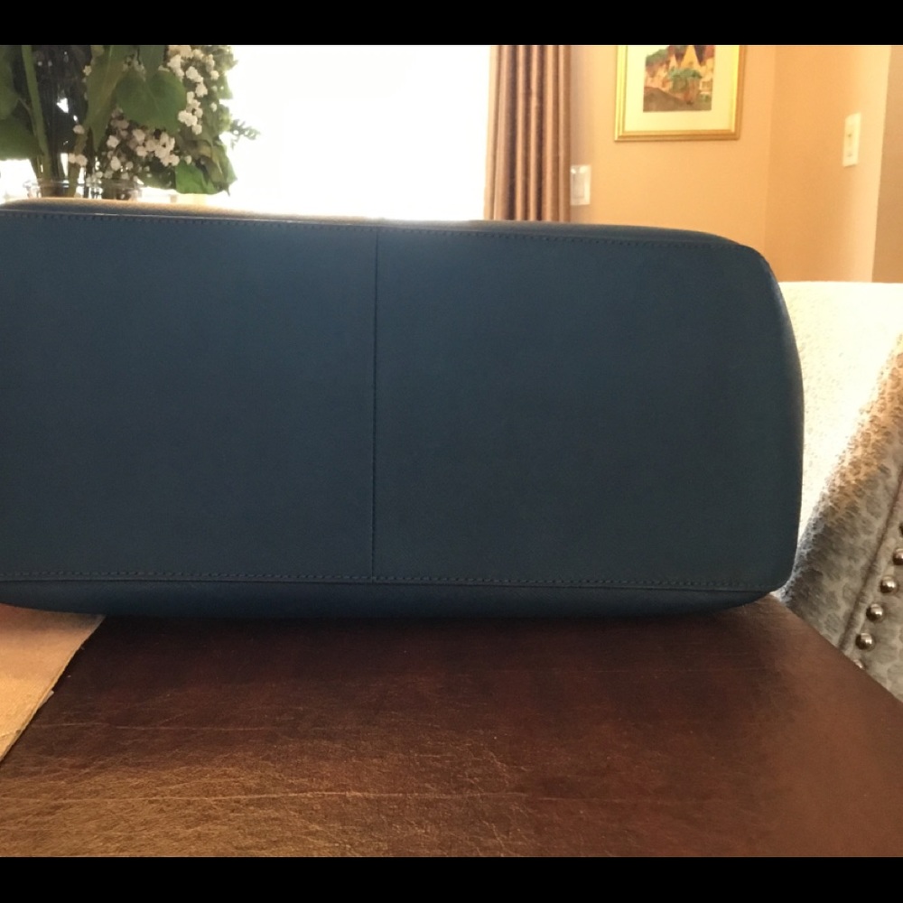 Henri Bendel Teal Tote - Picture 4 of 8